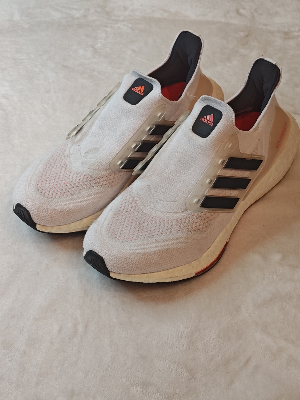 Men's Adidas UltraBoost Light Running Shoes White / Black / Red Size 8 No Laces